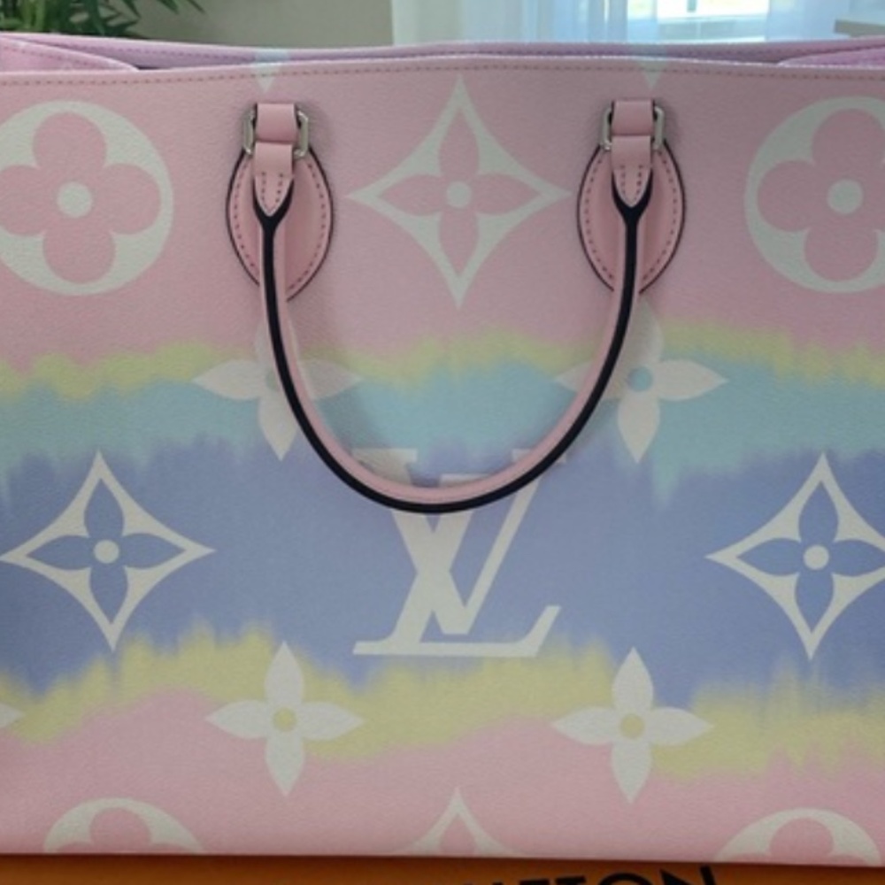 NWT - Louis Vuitton OnTheGo Bag - GM